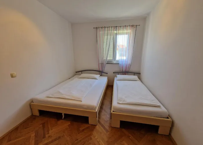 Jozic アパート バスカ